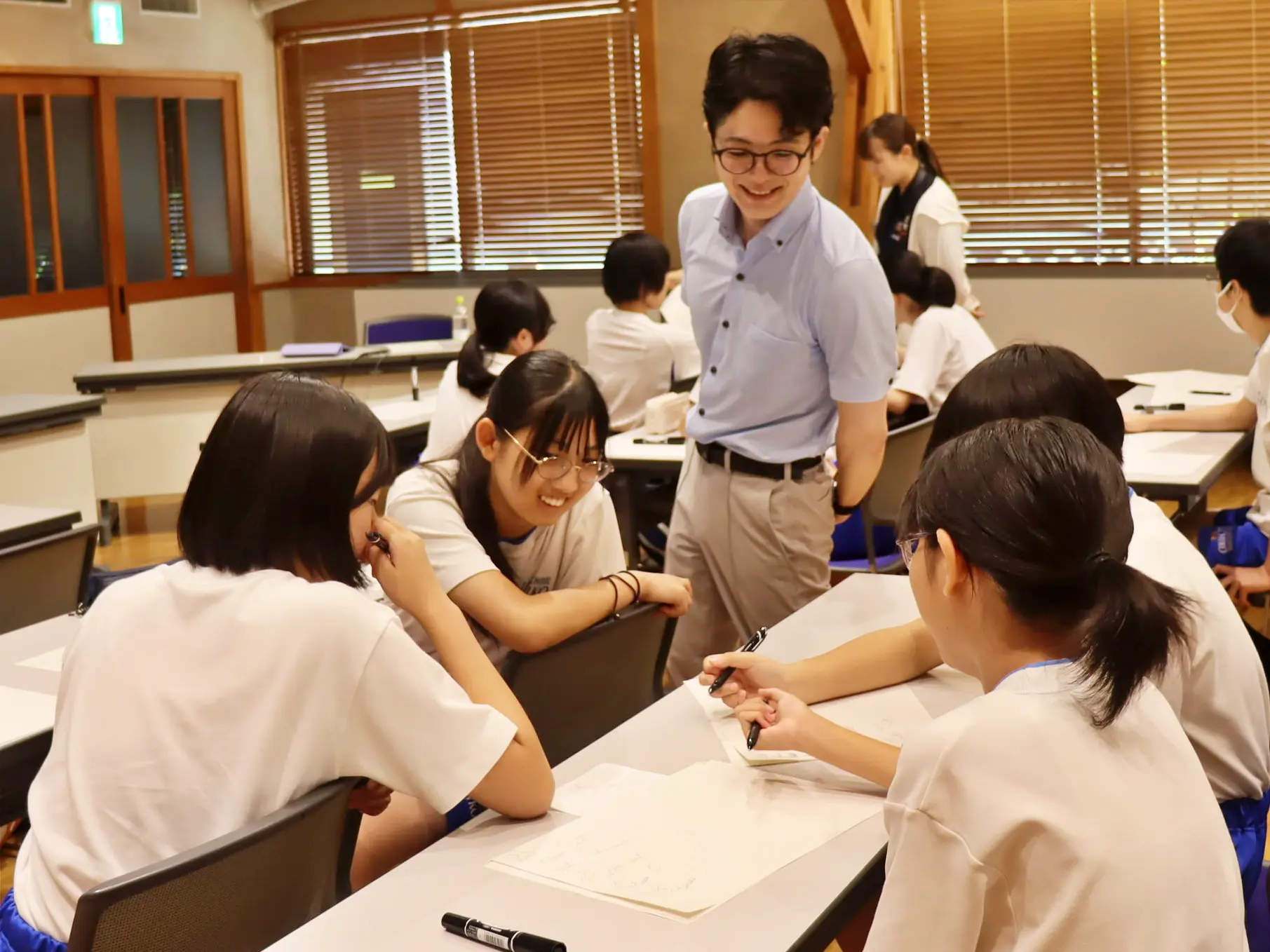 内子町とご署名ネット守屋祐輔のサインワークショップの様子